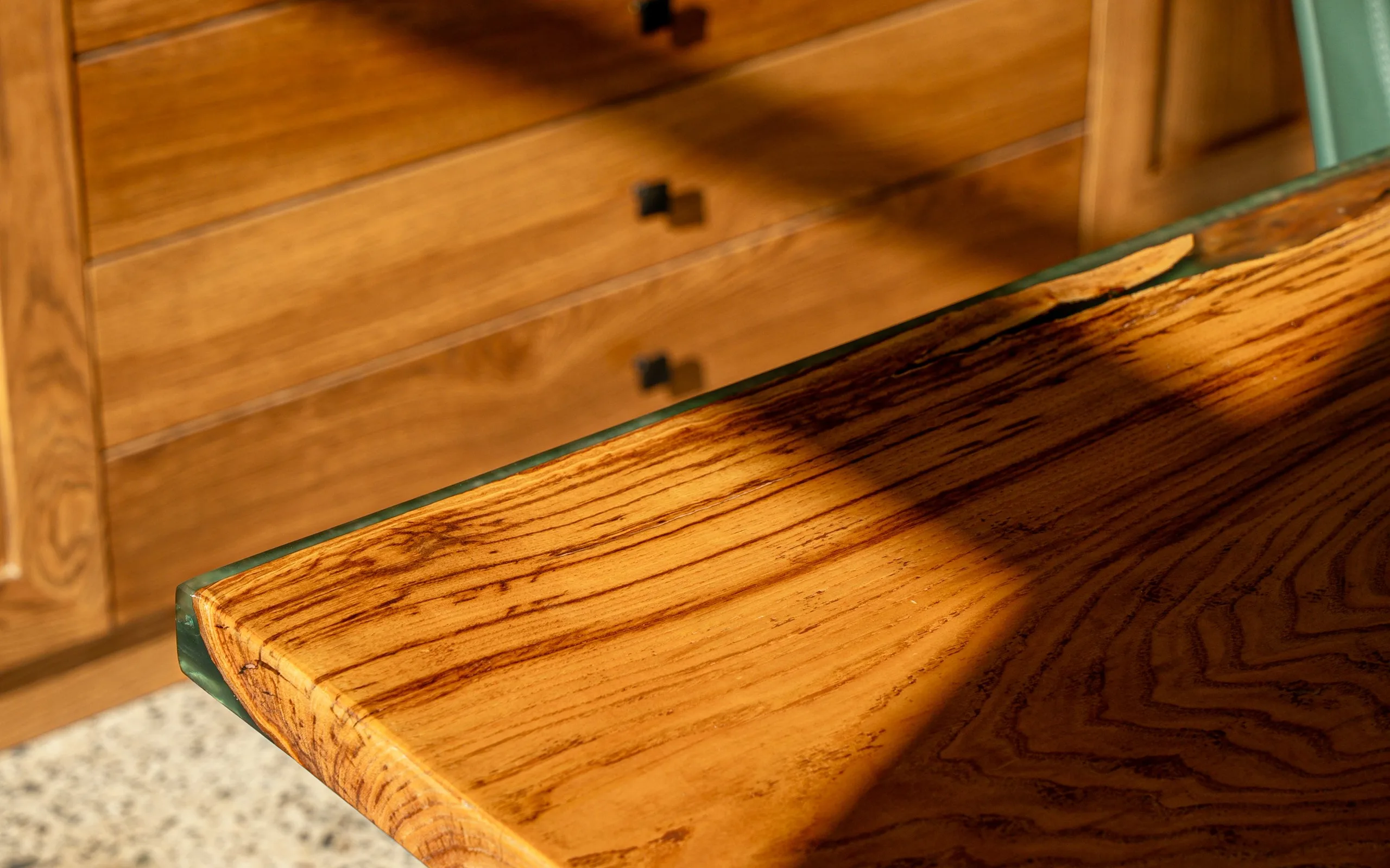 Agach Interiors — massiv ağac qəhvə masası