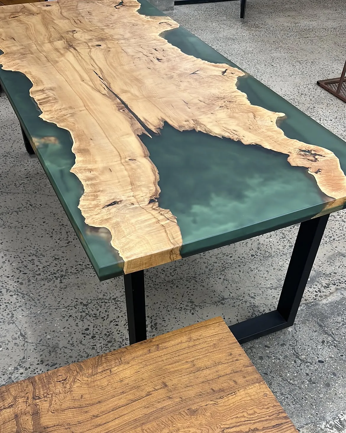 Agach Interiors · Masa və mebel