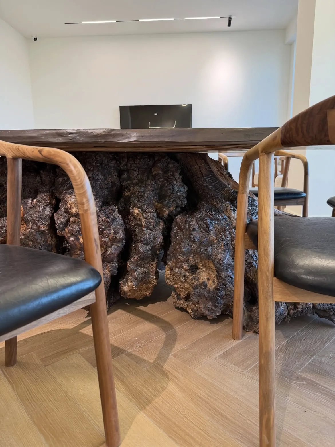 Agach Interiors · Masa və mebel