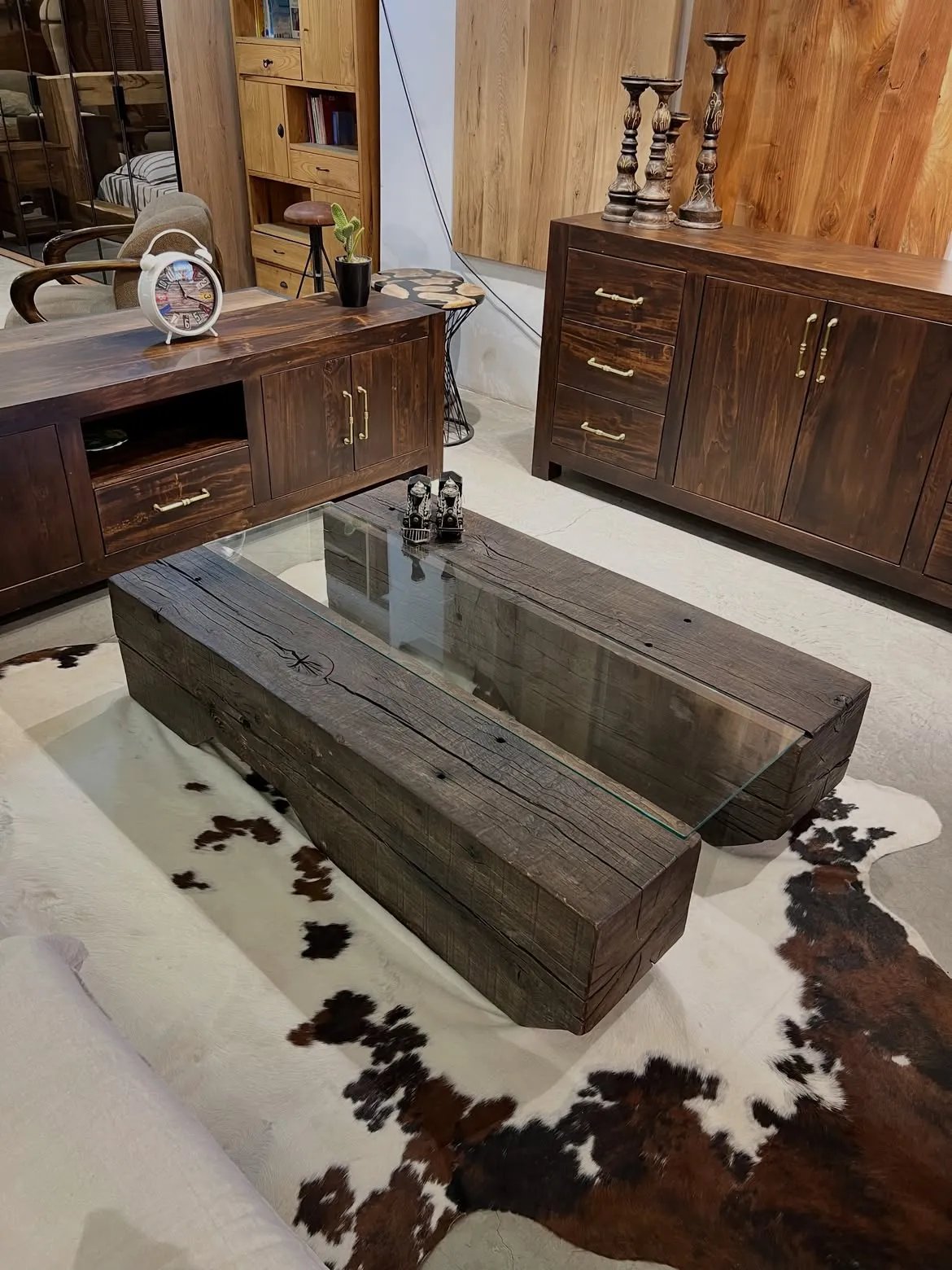 Agach Interiors · Masa və mebel